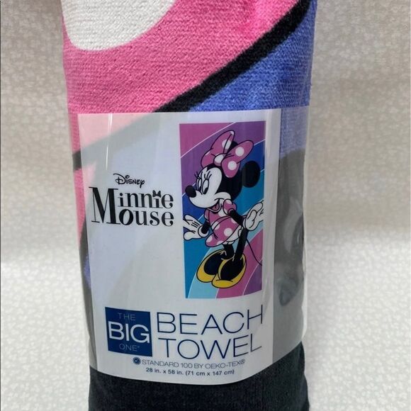 DISNEY MINNIE MOUSE BEACH TOWEL - Picture 1 of 4